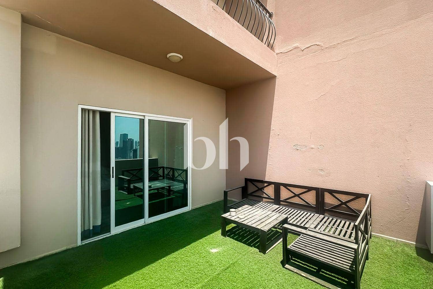 1 Bedroom Apartment in Imperial Residence - photo 2