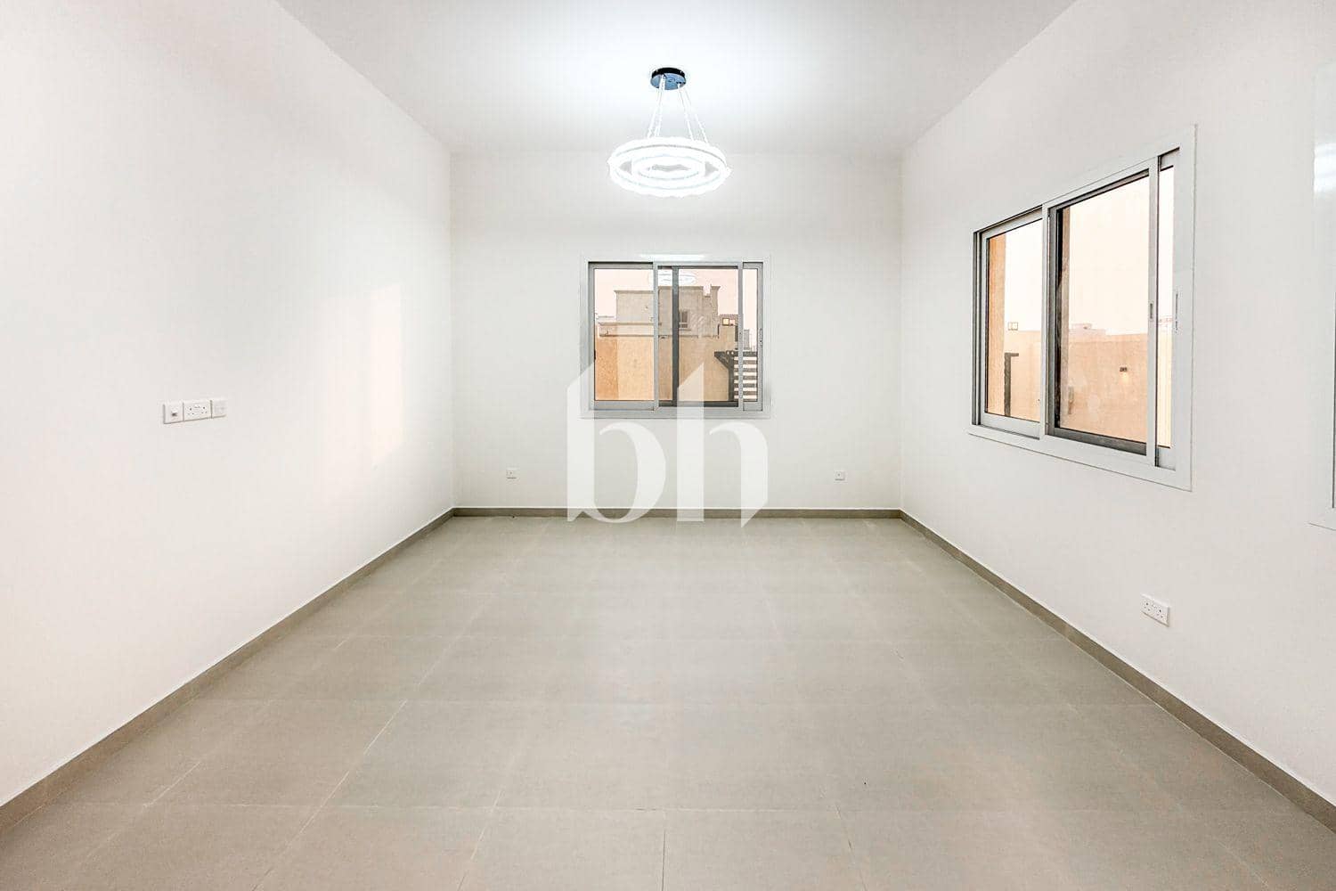 4 Bedroom Villa in Al Aweer 1 - photo 2