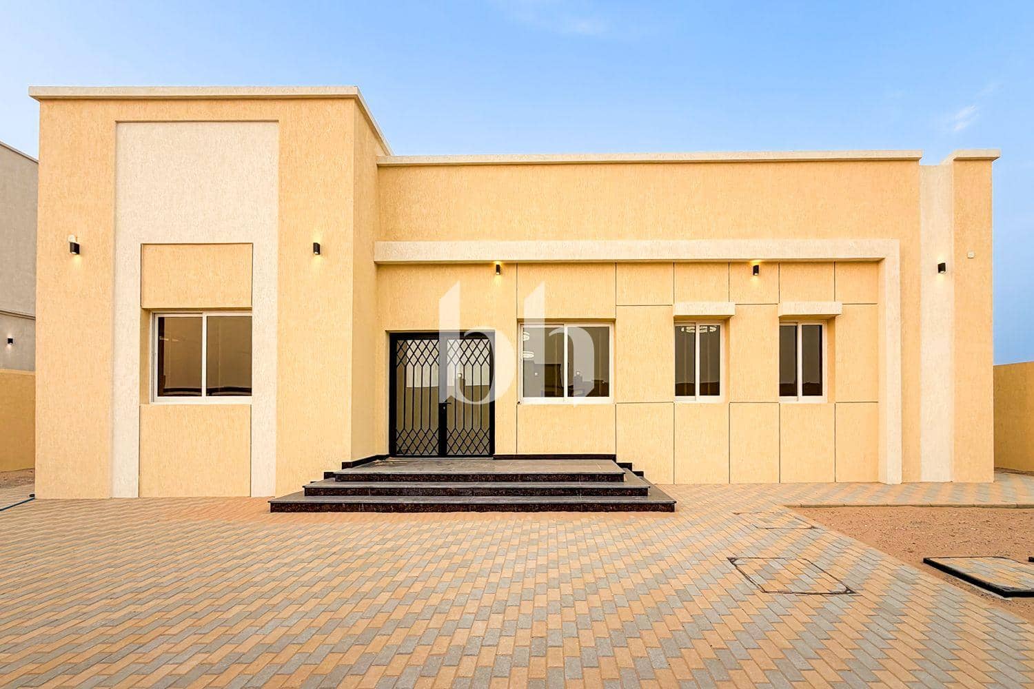 4 Bedroom Villa in Al Aweer 1
