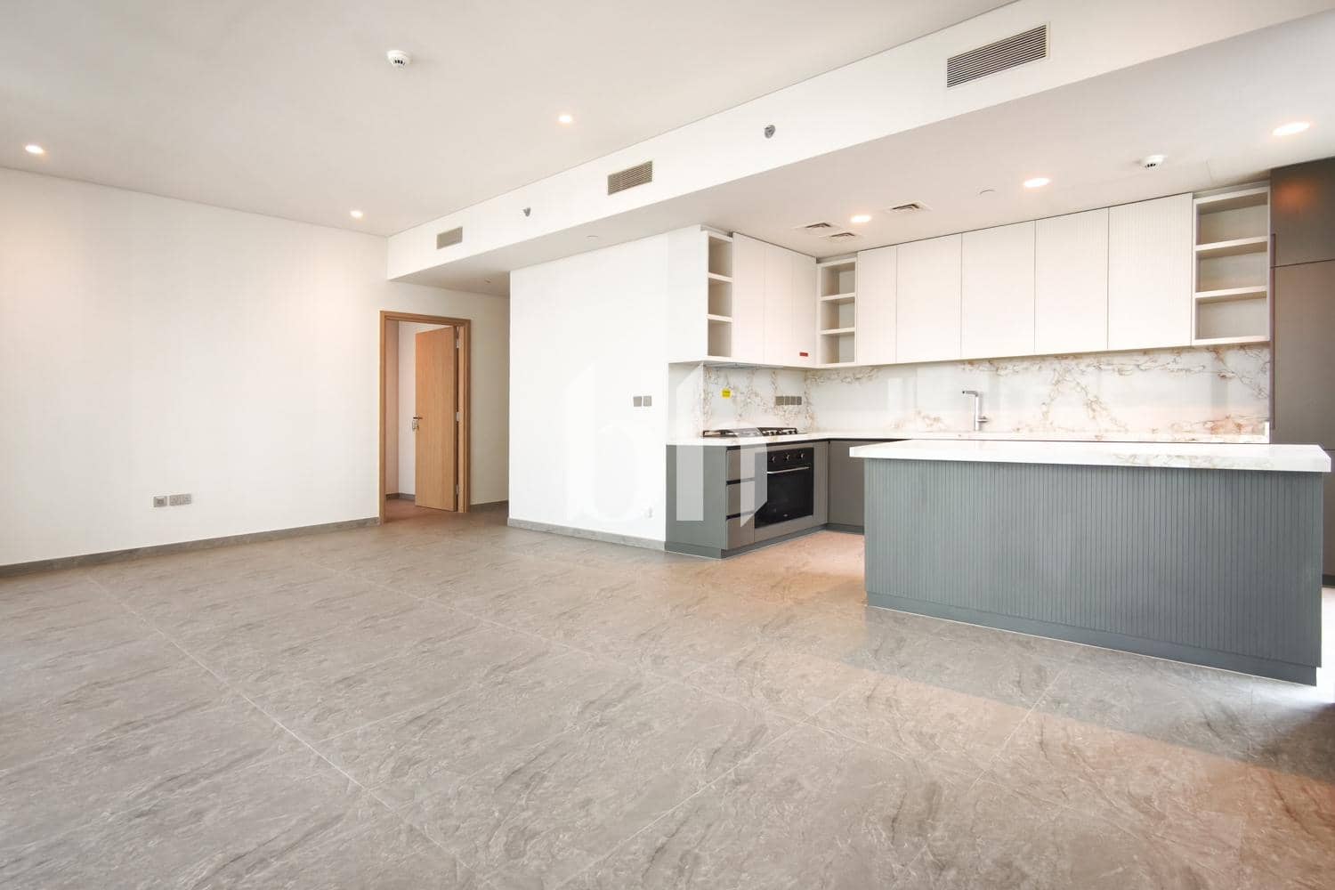 3 Bedroom Apartment in Peninsula Four - photo 2