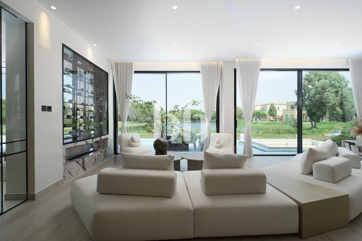 5 Bedroom Villa in Entertainment Foyer - photo 2