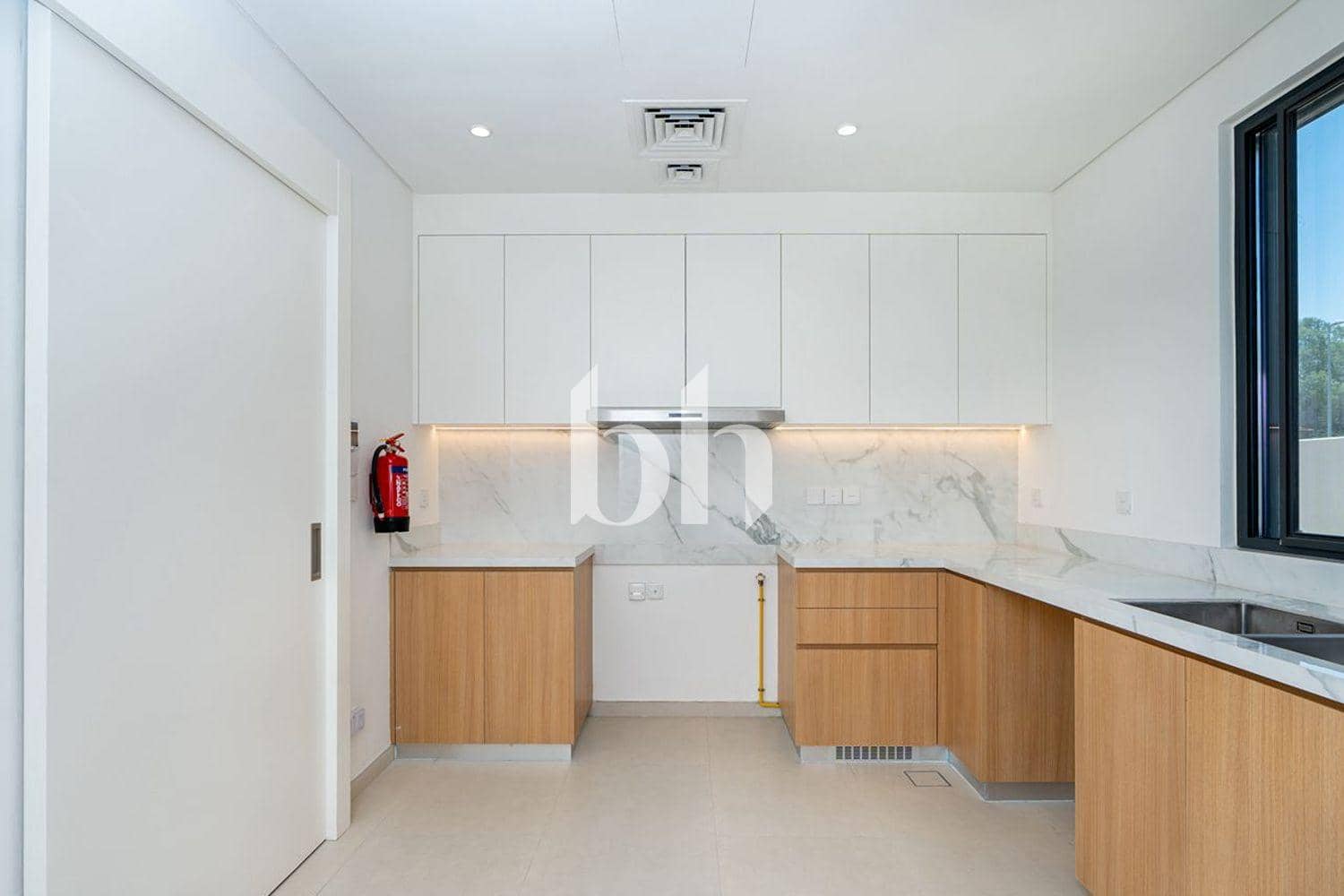 3 Bedroom Townhouse in Jebel Ali Village Townhouses - photo 2
