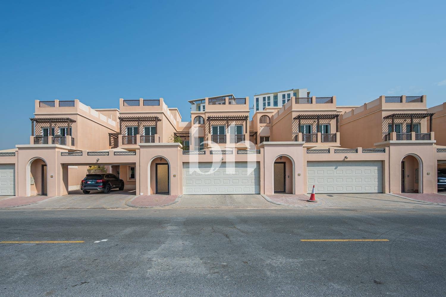 4 Bedroom Villa in Al Barsha 1 Villas - photo 1