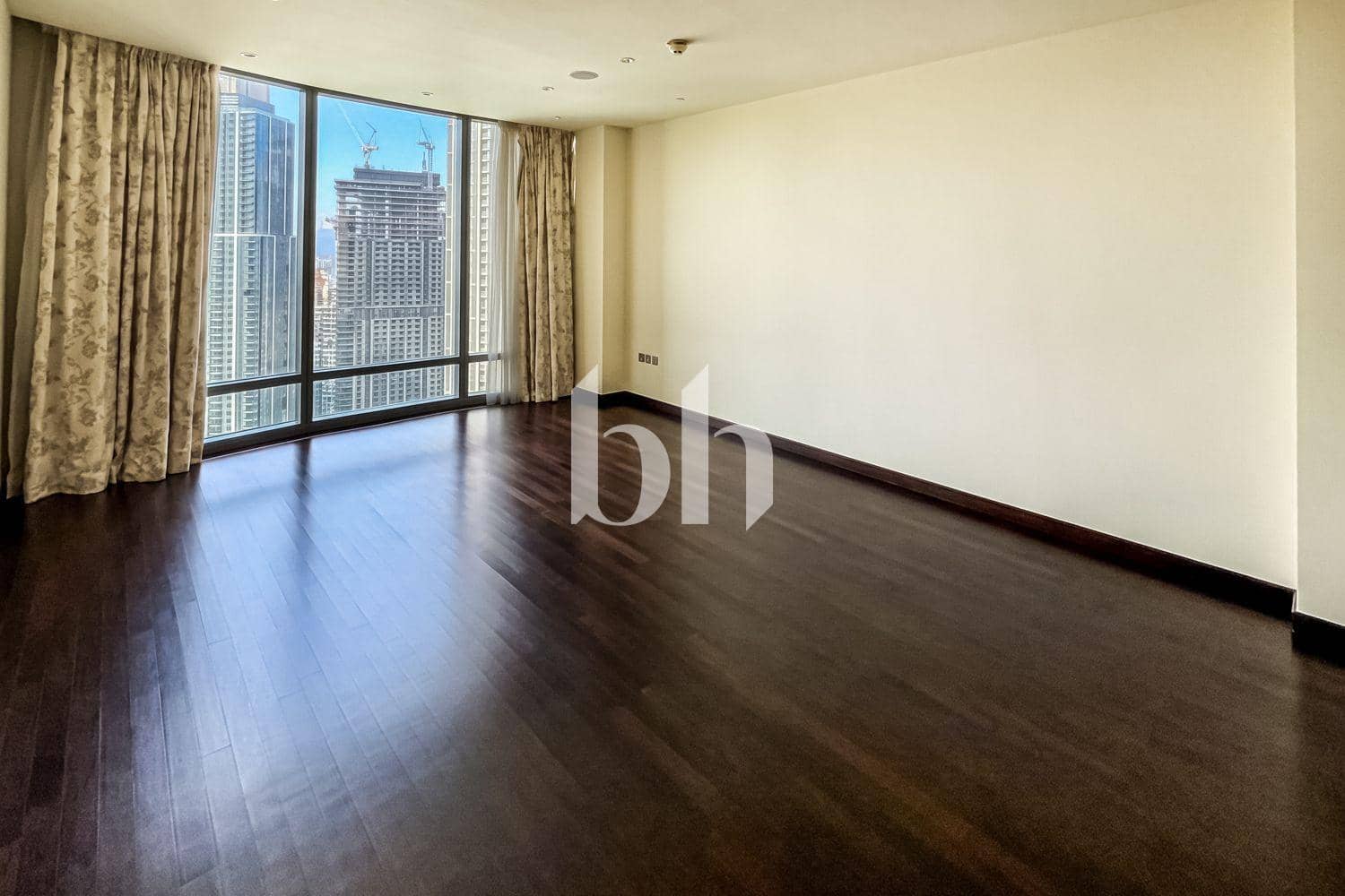 1 Bedroom Apartment in Burj Khalifa - photo 1