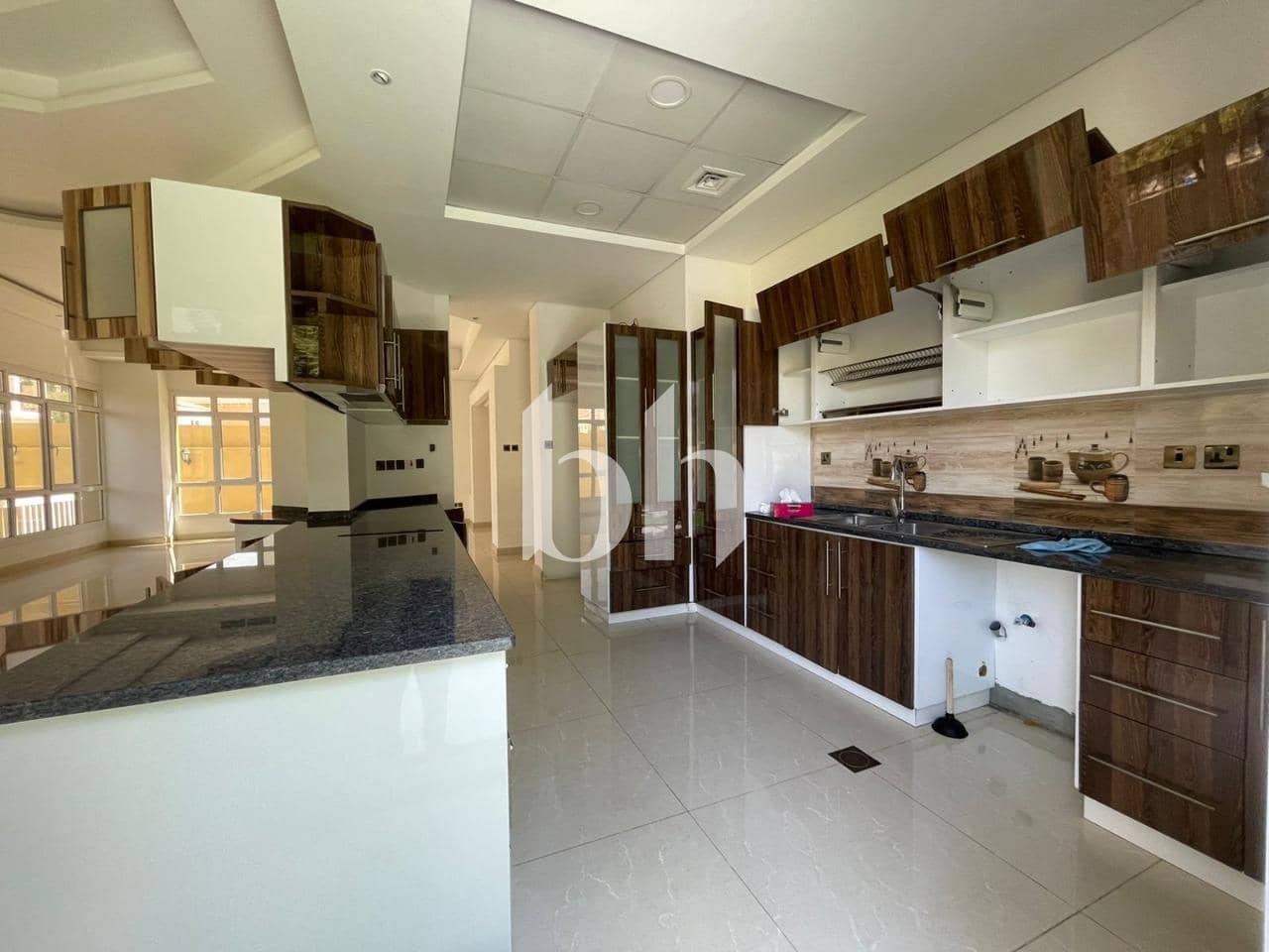 5 Bedroom Villa in Courtyard CH3 - photo 2