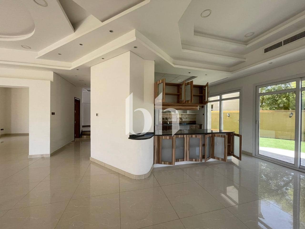 5 Bedroom Villa in Courtyard CH3