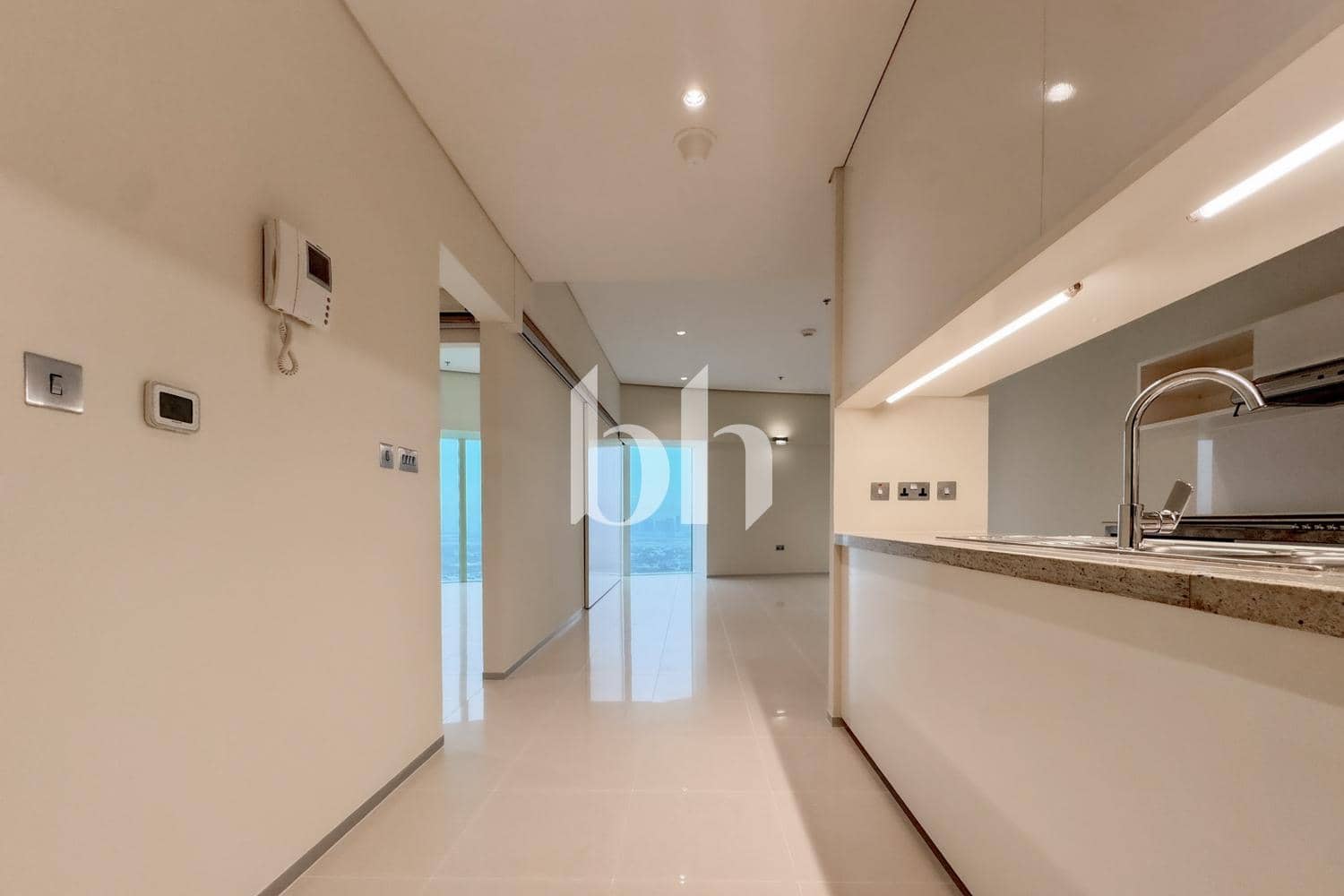 2 Bedroom Apartment in Park Place Tower - photo 2