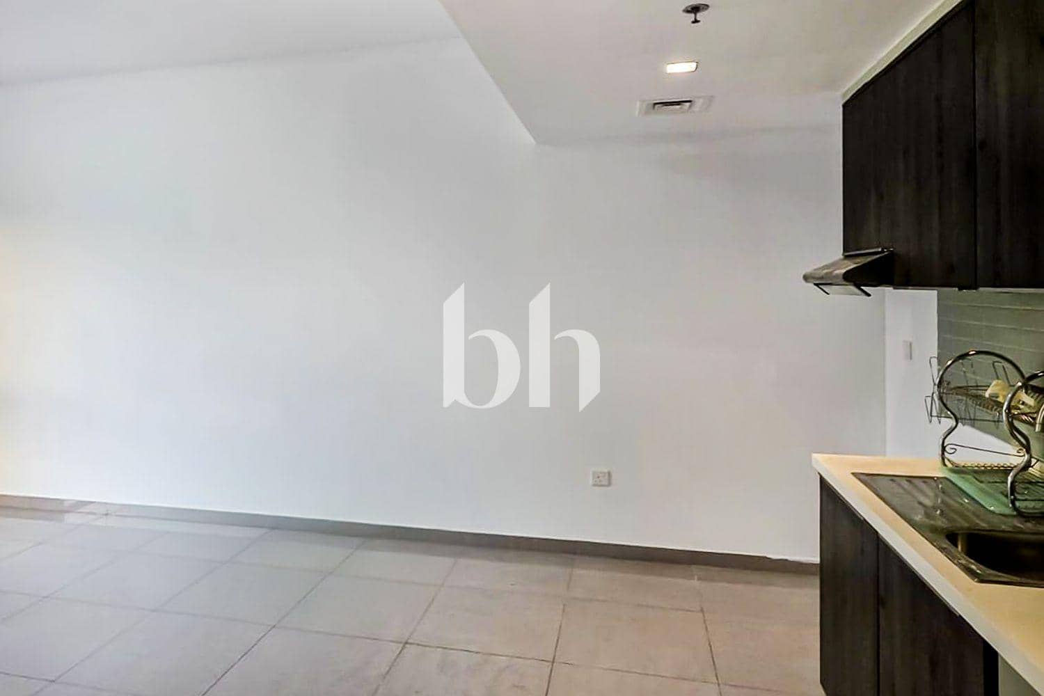 1 Bedroom Apartment in Woroud 2 - photo 1