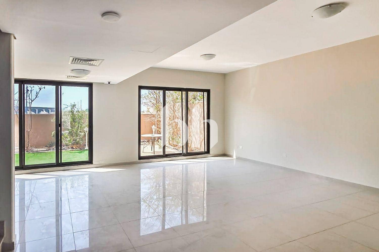 4 Bedroom Townhouse in Al Zahia 1 - photo 1