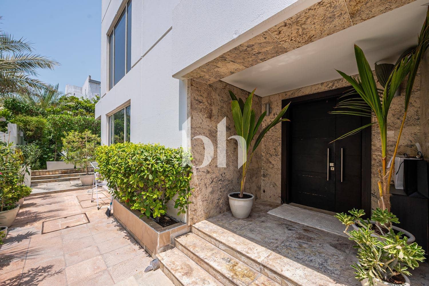4 Bedroom Villa in Umm Suqeim 3 Villas - photo 1