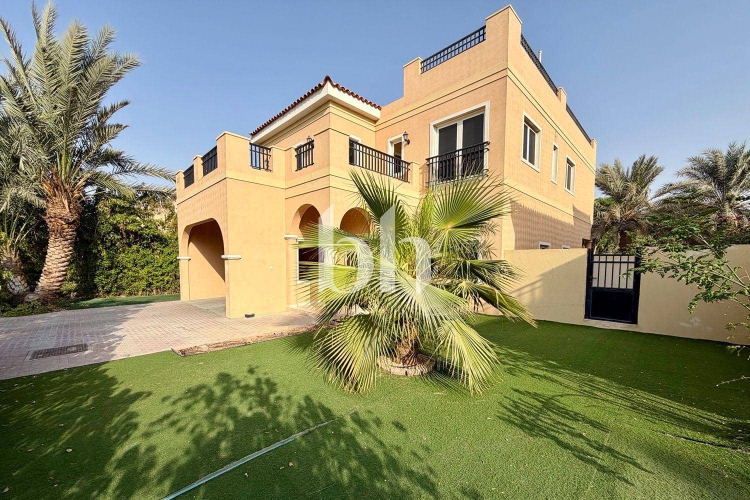 5 Bedroom Villa in Courtyard CA12