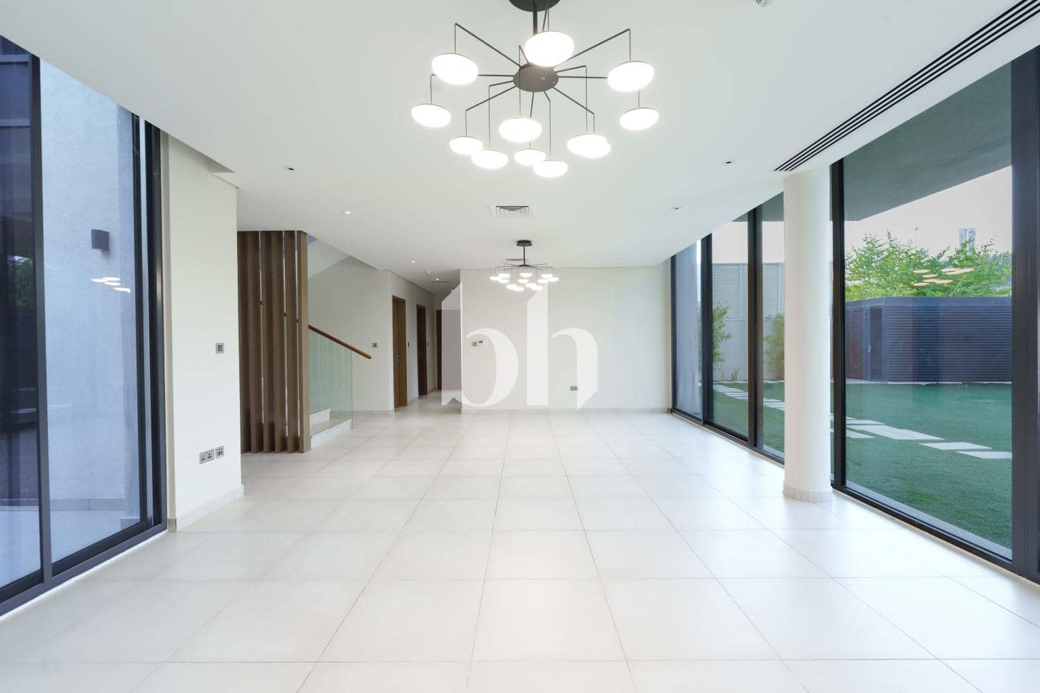 5 Bedroom Villa in West Yas - photo 2