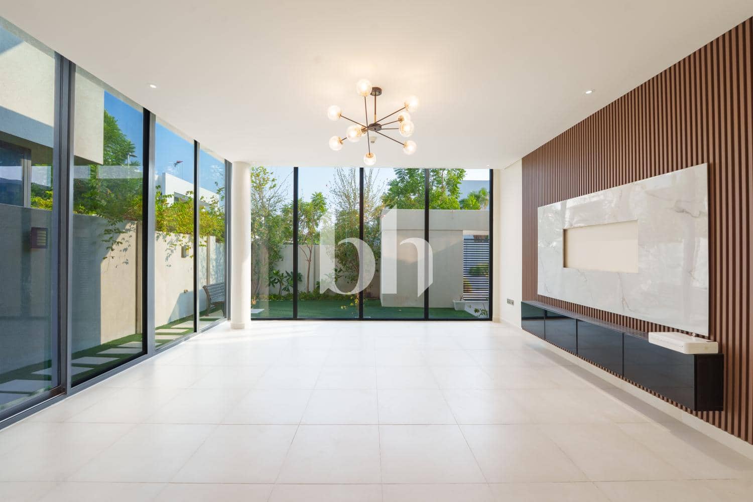 5 Bedroom Villa in West Yas - photo 1