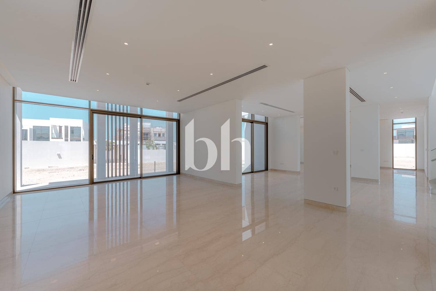 5 Bedroom Villa in Seef Al Jubail - photo 1