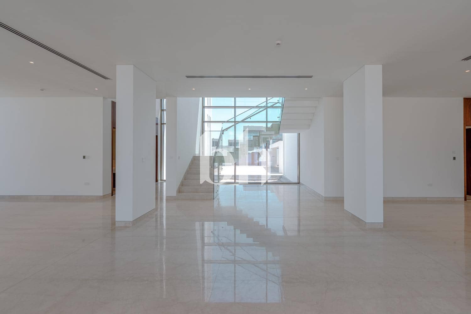 5 Bedroom Villa in Seef Al Jubail - photo 2