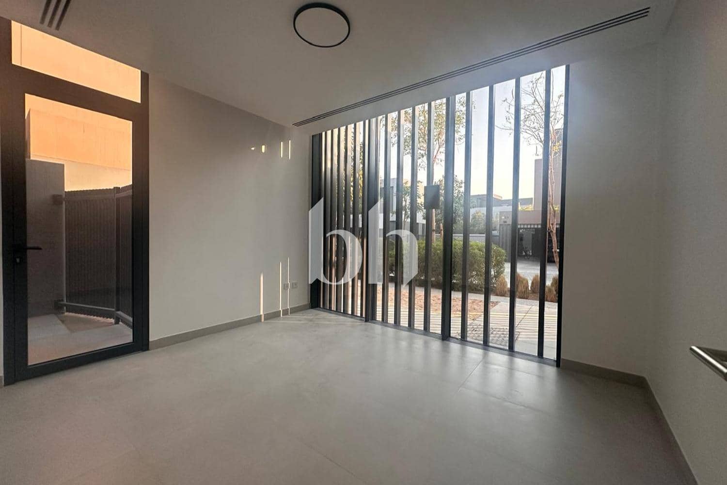 5 Bedroom Villa in Sendian - photo 1