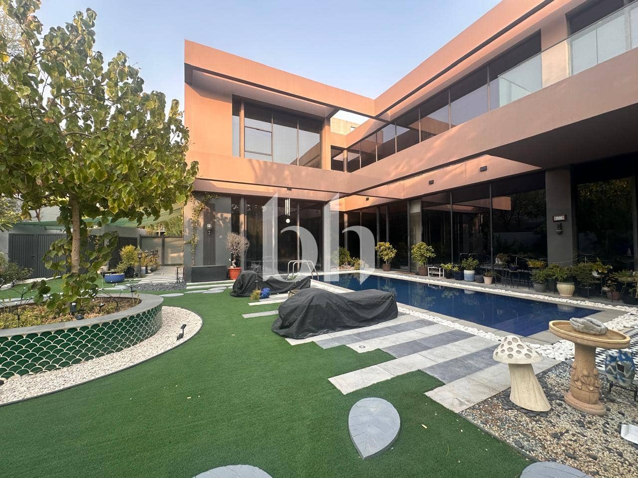5 Bedroom Villa in Sendian