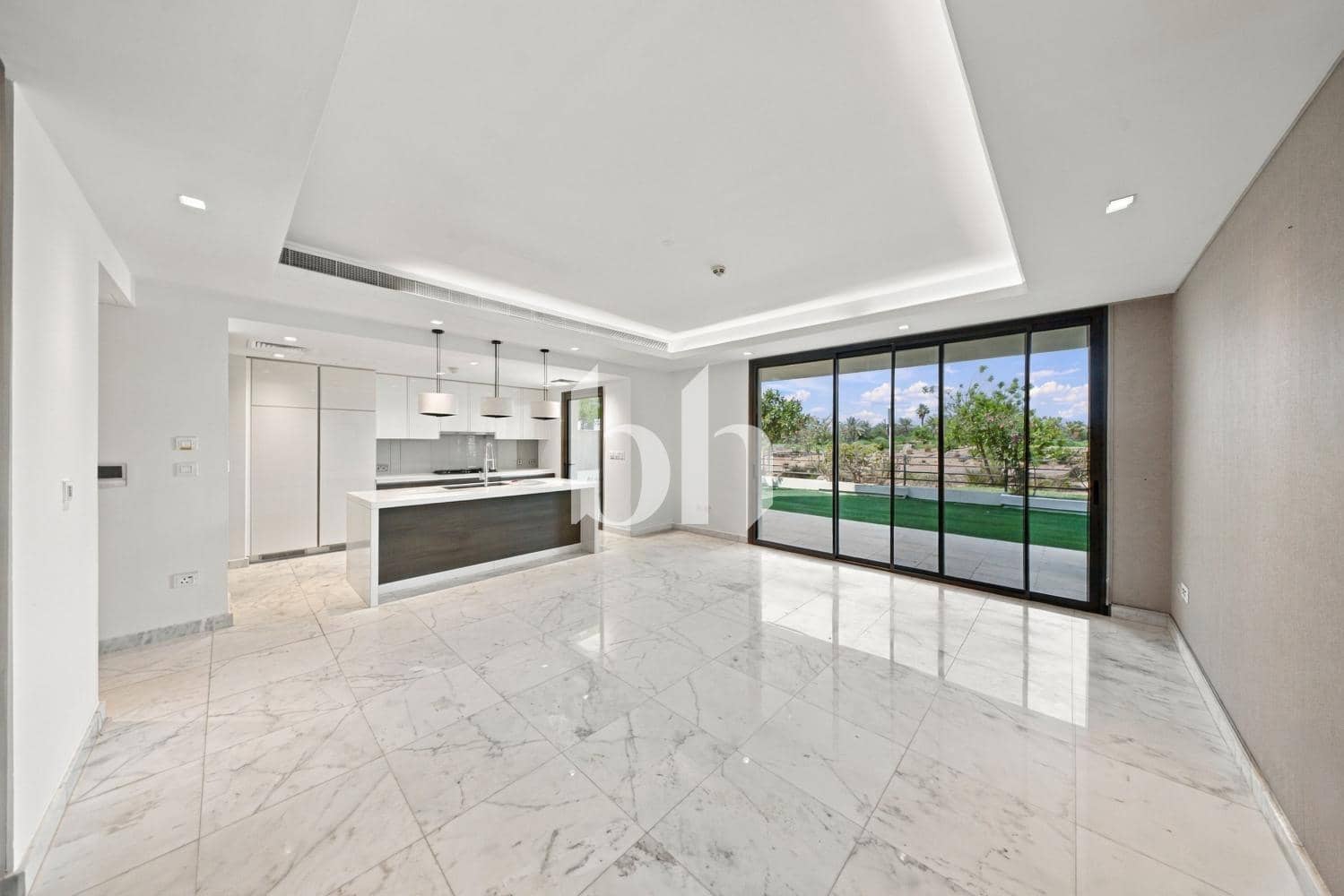 4 Bedroom Villa in Redwoods - photo 1