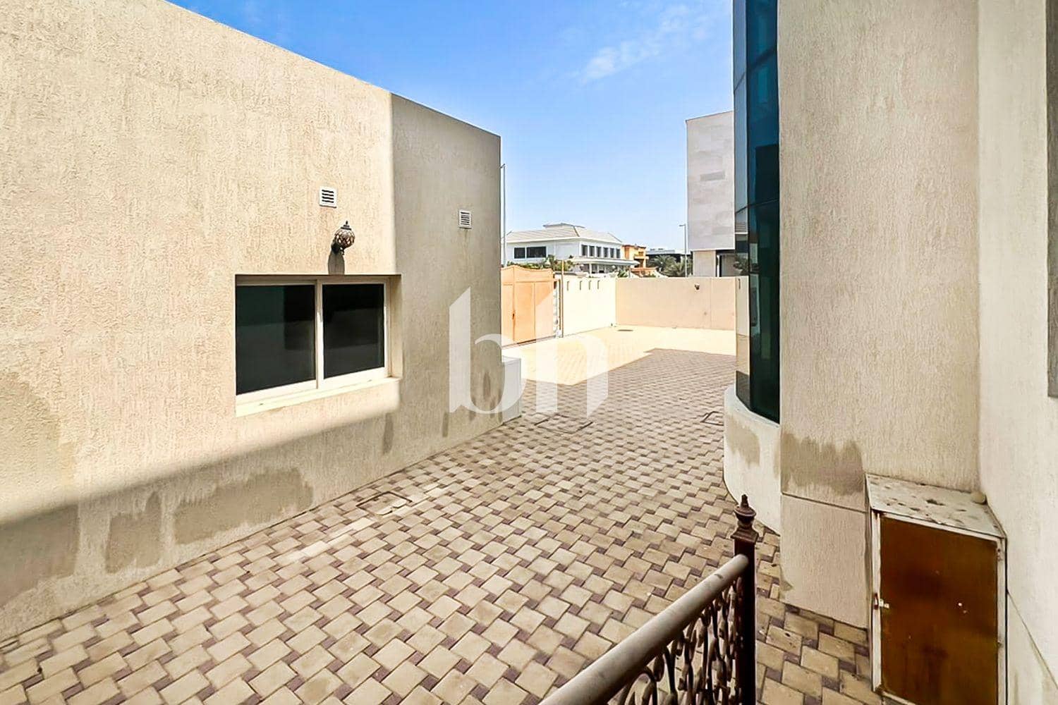 5 Bedroom Villa in Al Barsha South 1 - photo 2
