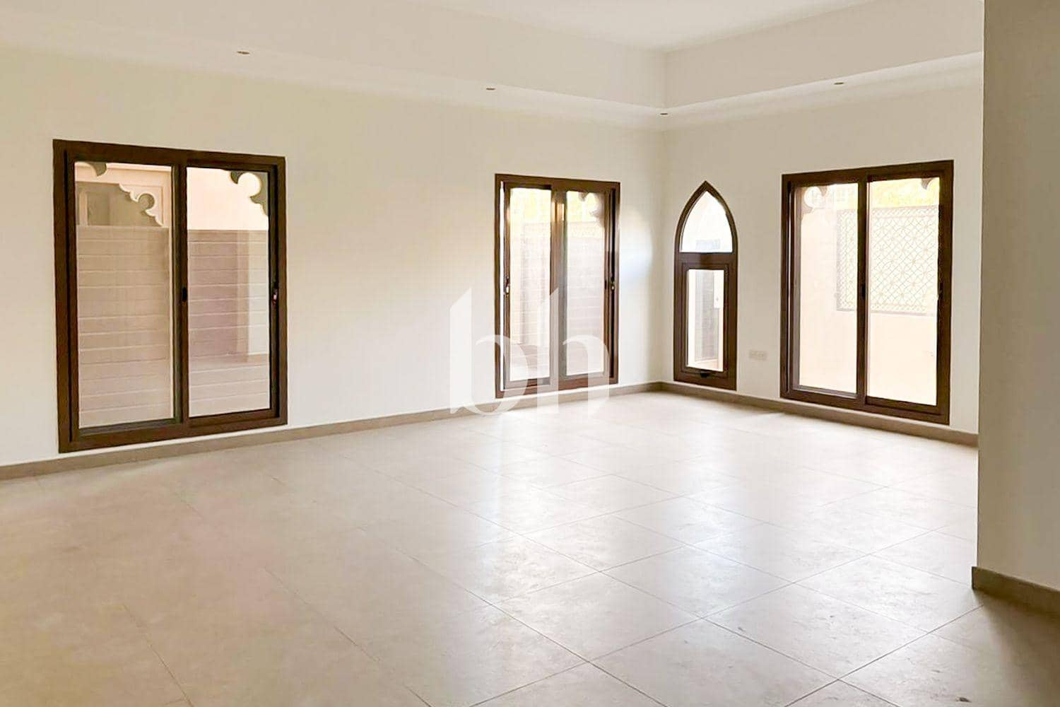 5 Bedroom Villa in Jumeirah 3 Villas - photo 2