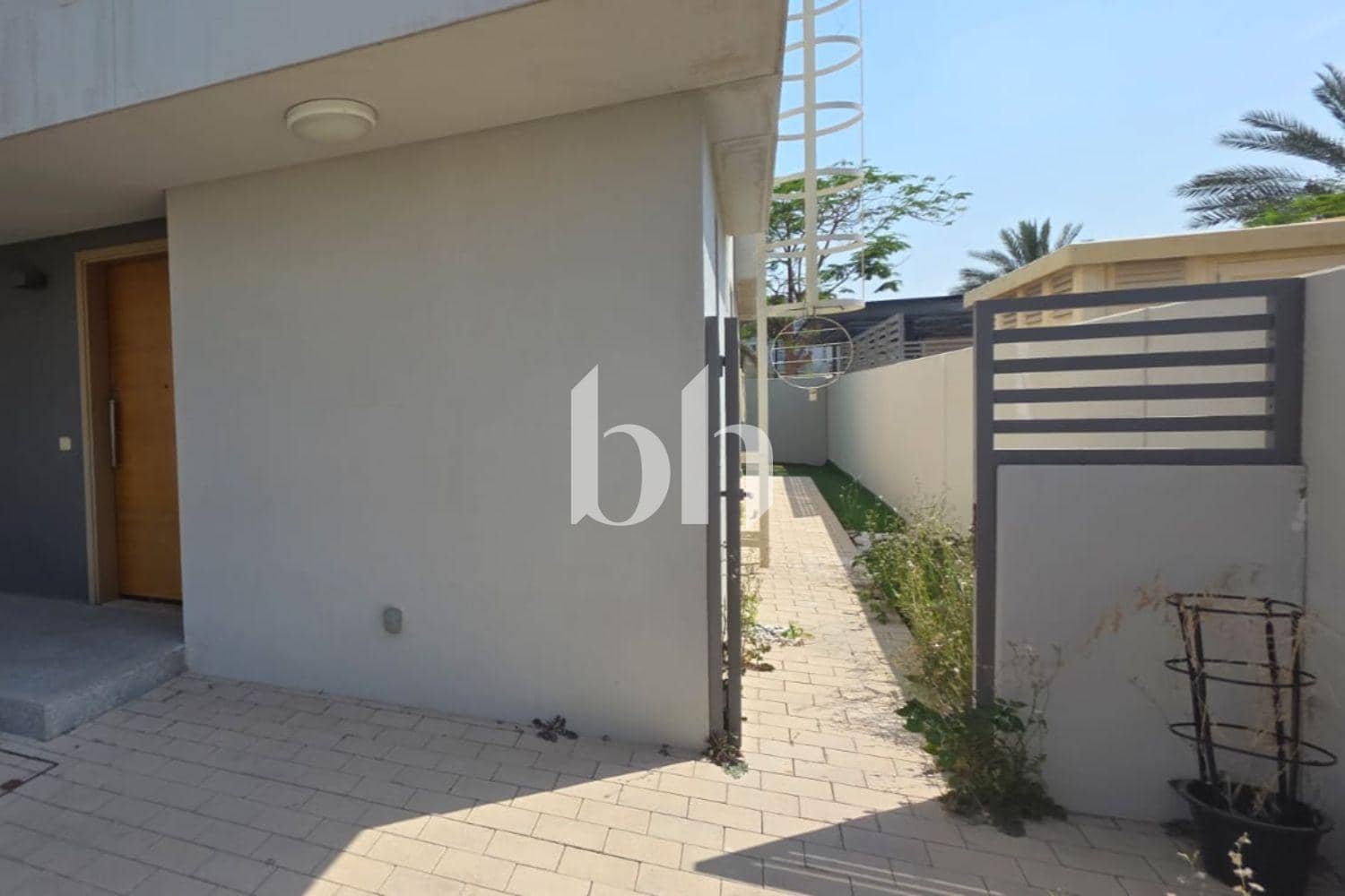 3 Bedroom Townhouse in Al Zahia 4 - photo 2