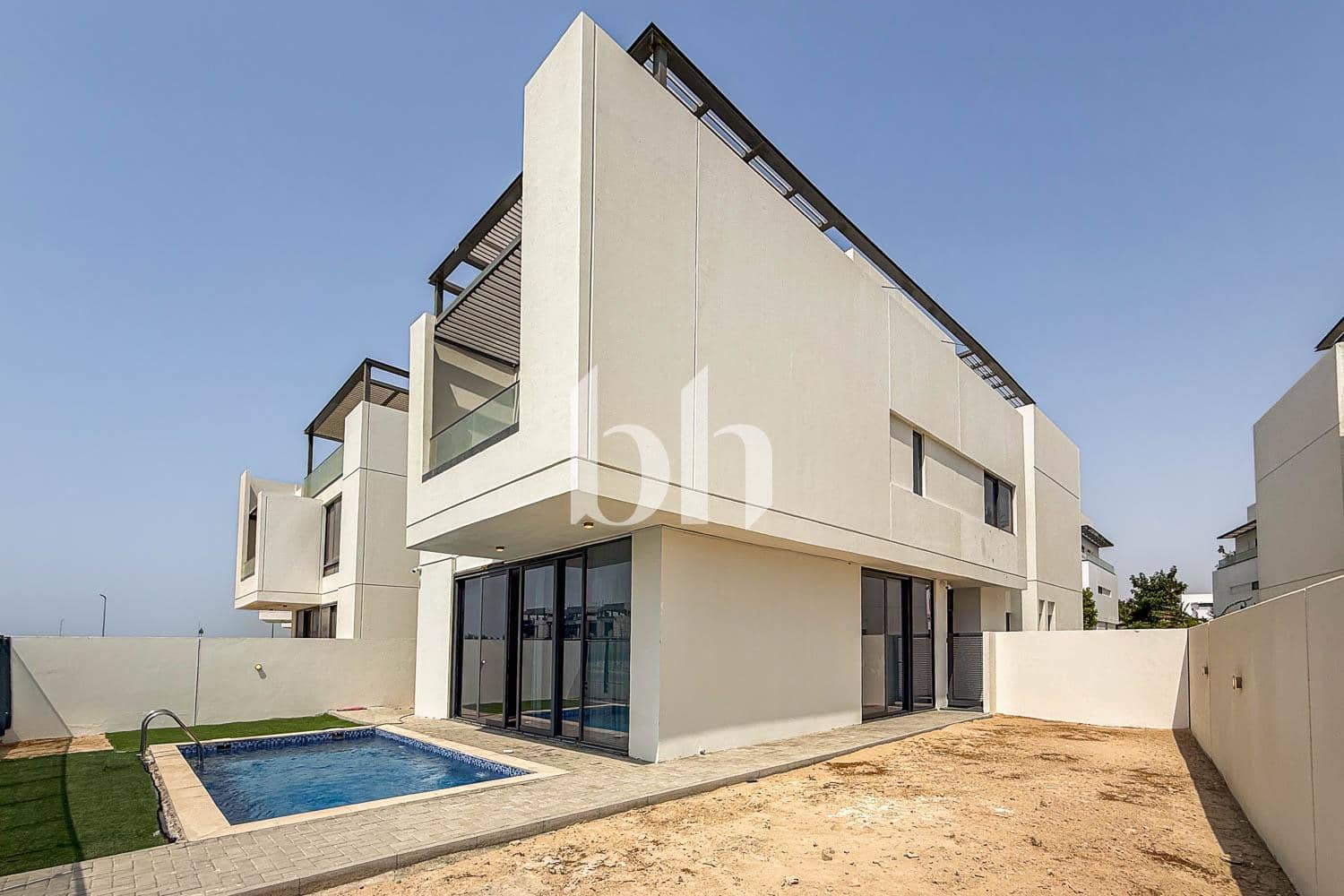 6 Bedroom Villa in Sun Island - photo 1