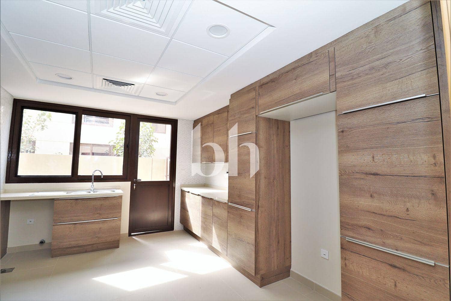 5 Bedroom Villa in Al Zahia 2 - photo 2