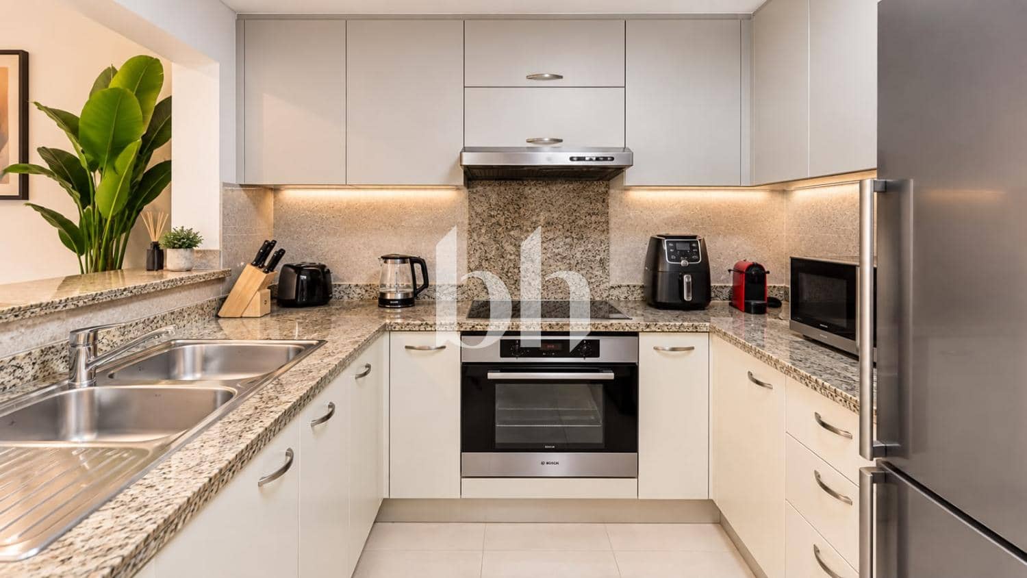 2 Bedroom Apartment in Marina Tower - photo 2