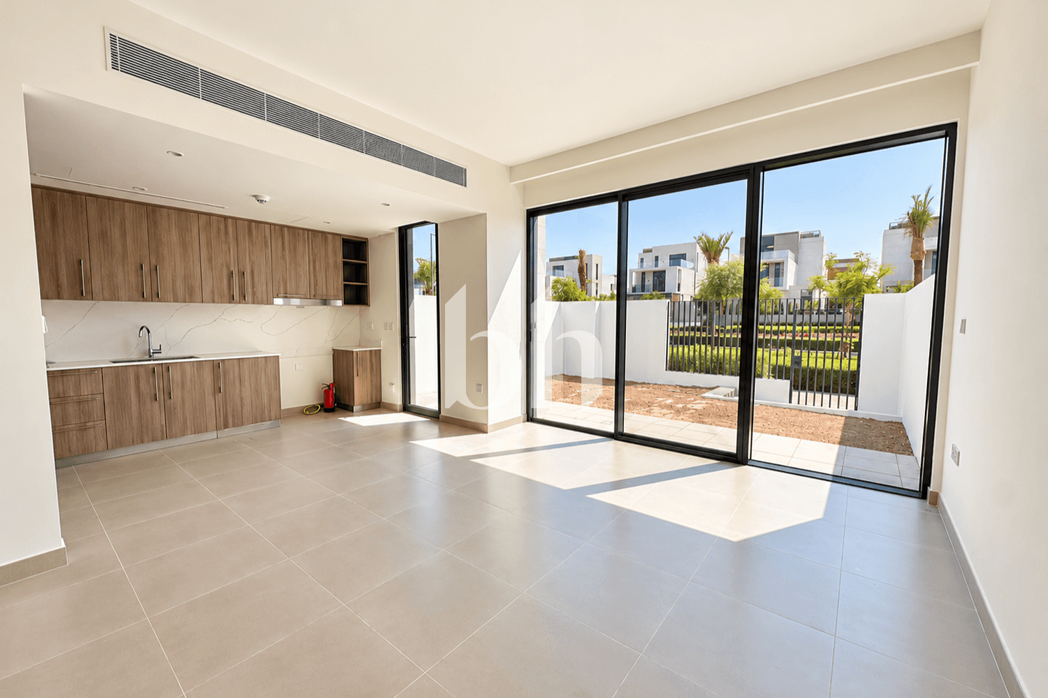 3 Bedroom Townhouse in May - photo 2