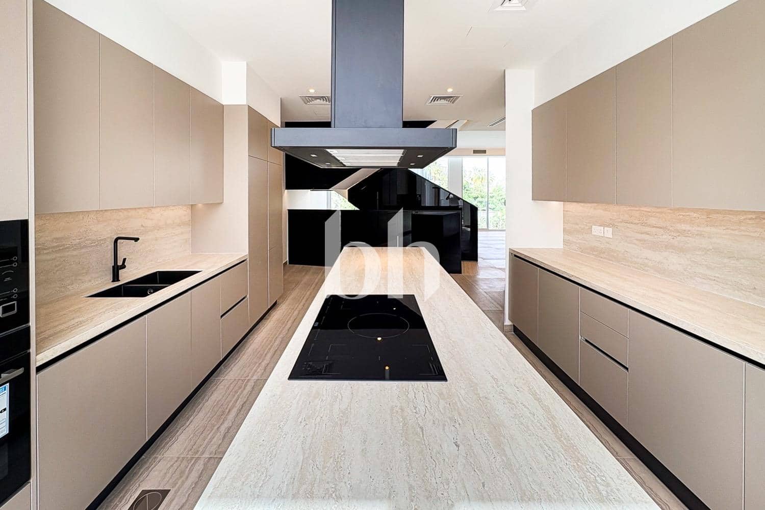 5 Bedroom Villa in Park Road - photo 1