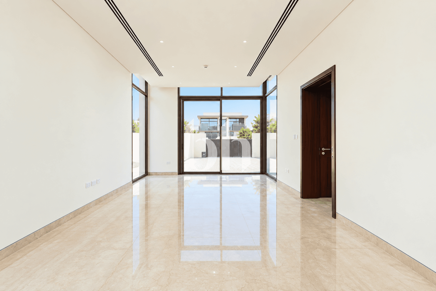 5 Bedroom Villa in Seef Al Jubail - photo 2