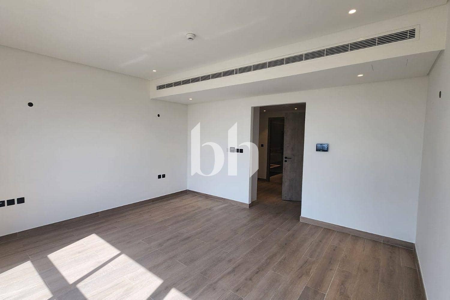 3 Bedroom Townhouse in California Residence - photo 1