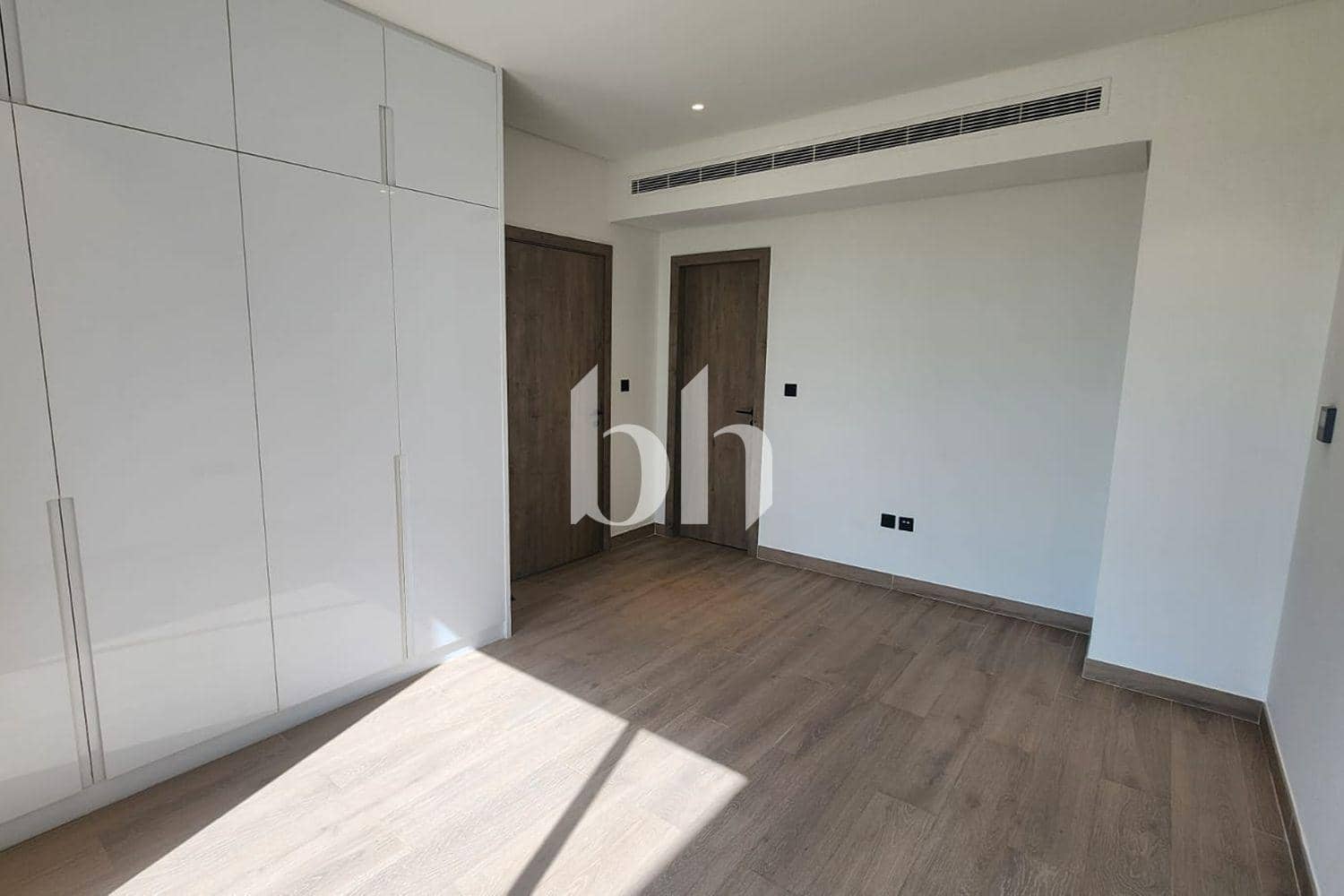 3 Bedroom Townhouse in California Residence - photo 2