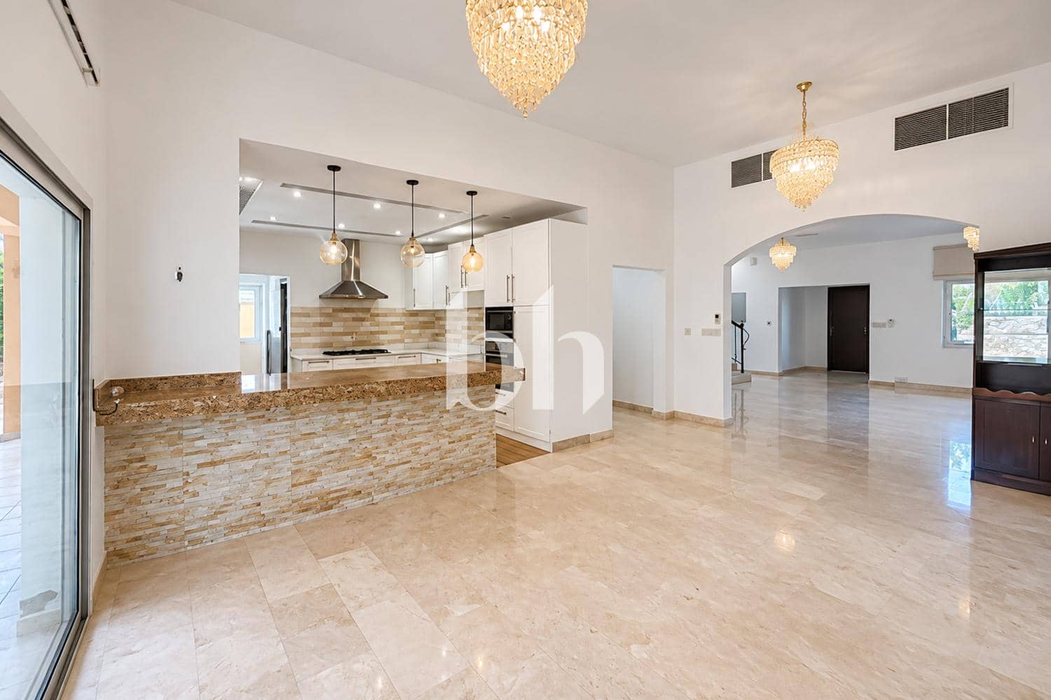 5 Bedroom Villa in Hacienda - photo 2