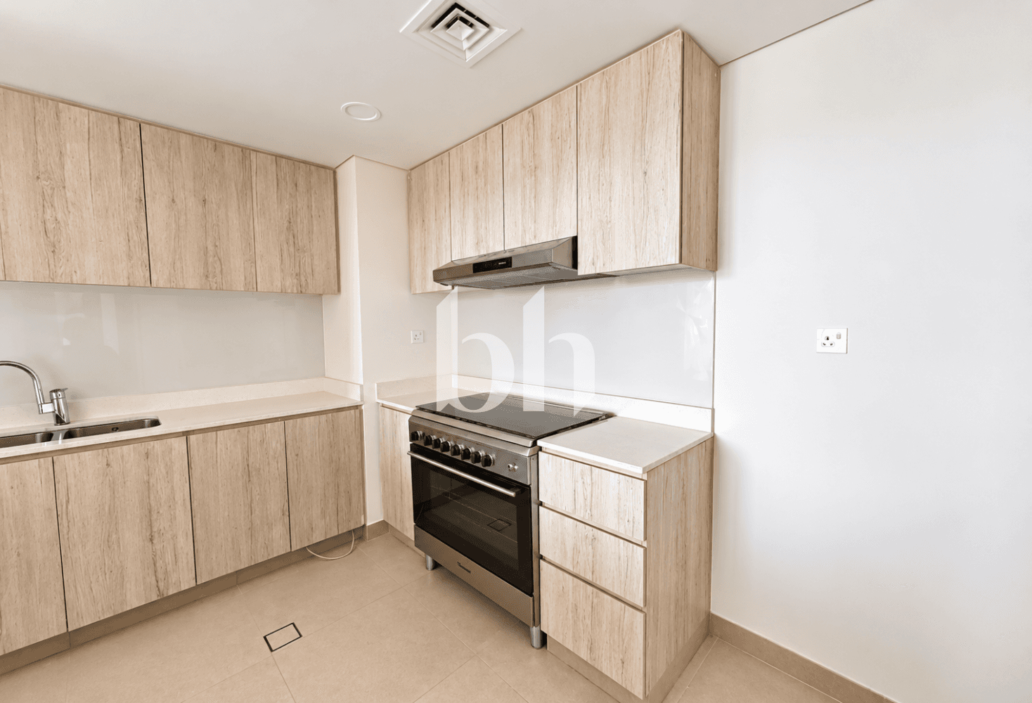 1 Bedroom Apartment in MISK Apartments - photo 2