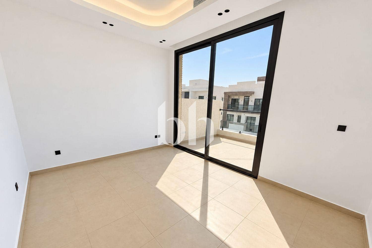 5 Bedroom Villa in Tilal City - photo 2