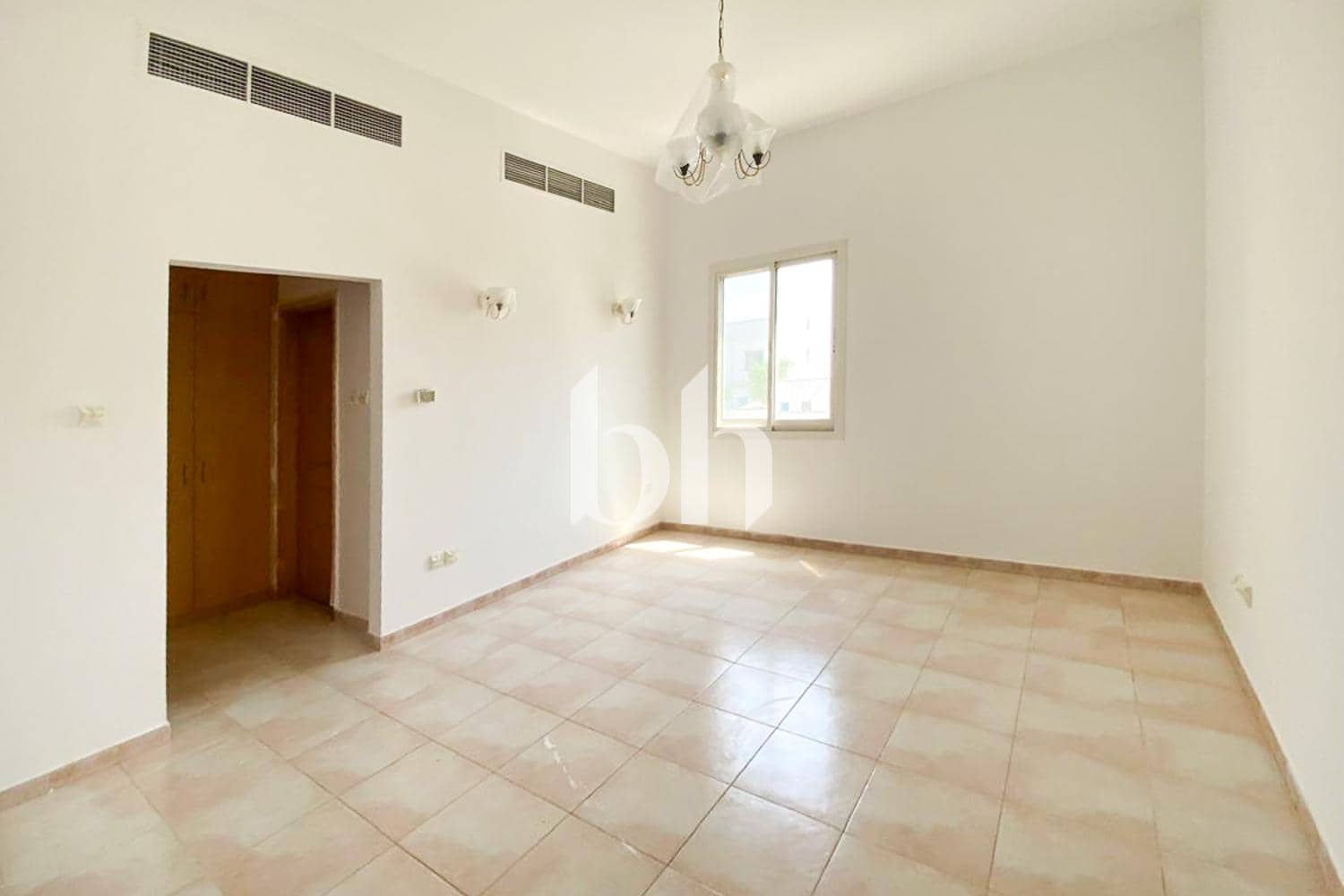 4 Bedroom Villa in Mirdif Villas - photo 2