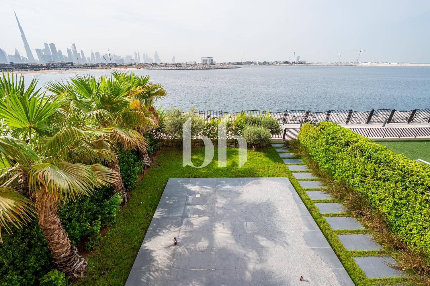 5 Bedroom Villa in Sur La Mer - photo 1