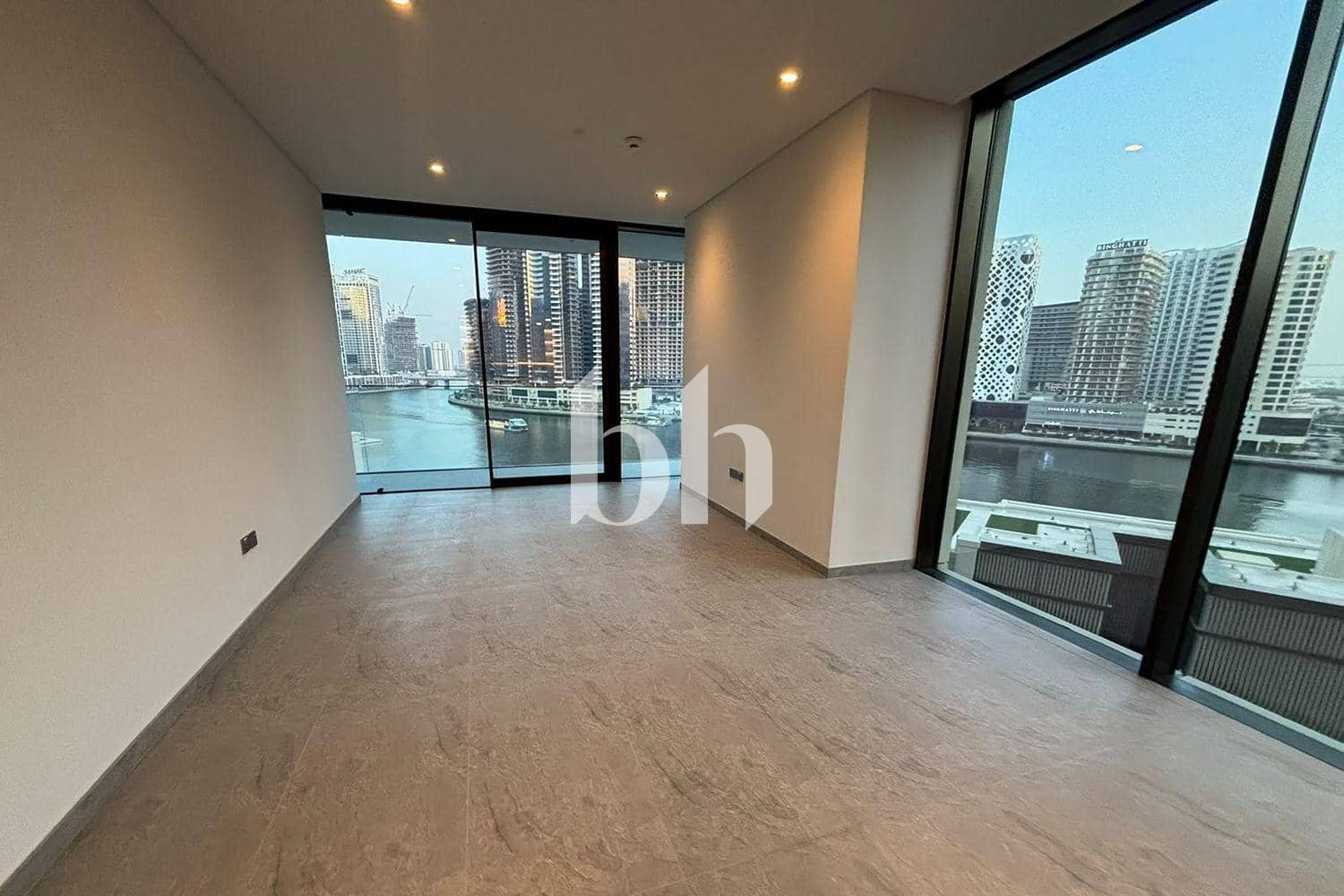 2 Bedroom Apartment in Peninsula Four - photo 2