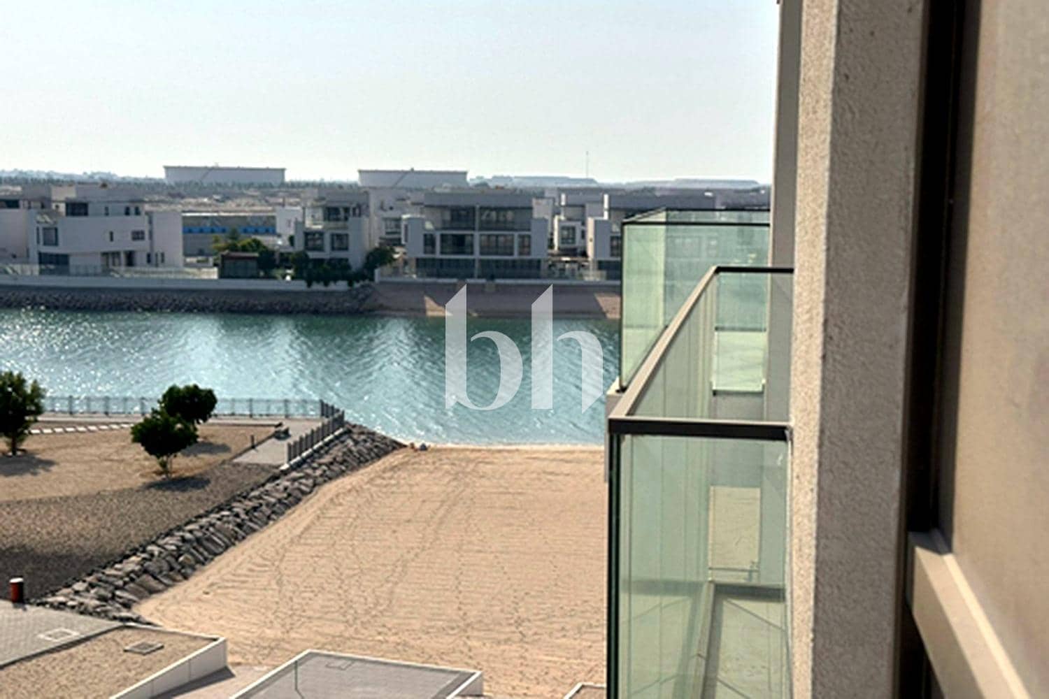 Studio Apartment in Bluebay Walk - photo 2