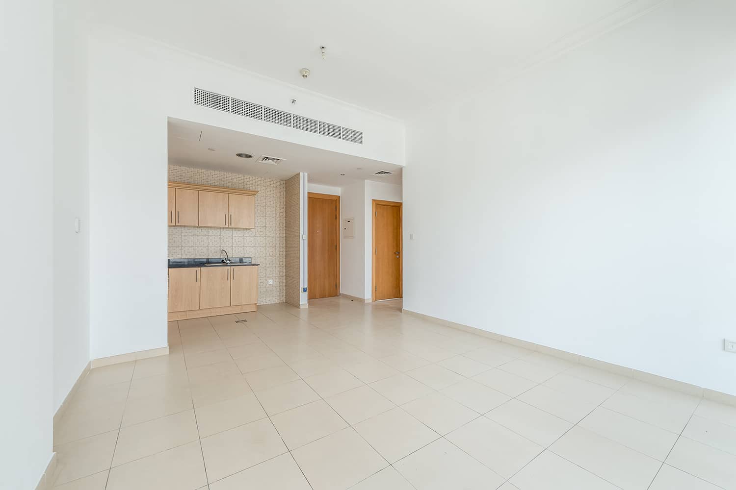 1 Bedroom Apartment in Mayfair Tower - photo 2