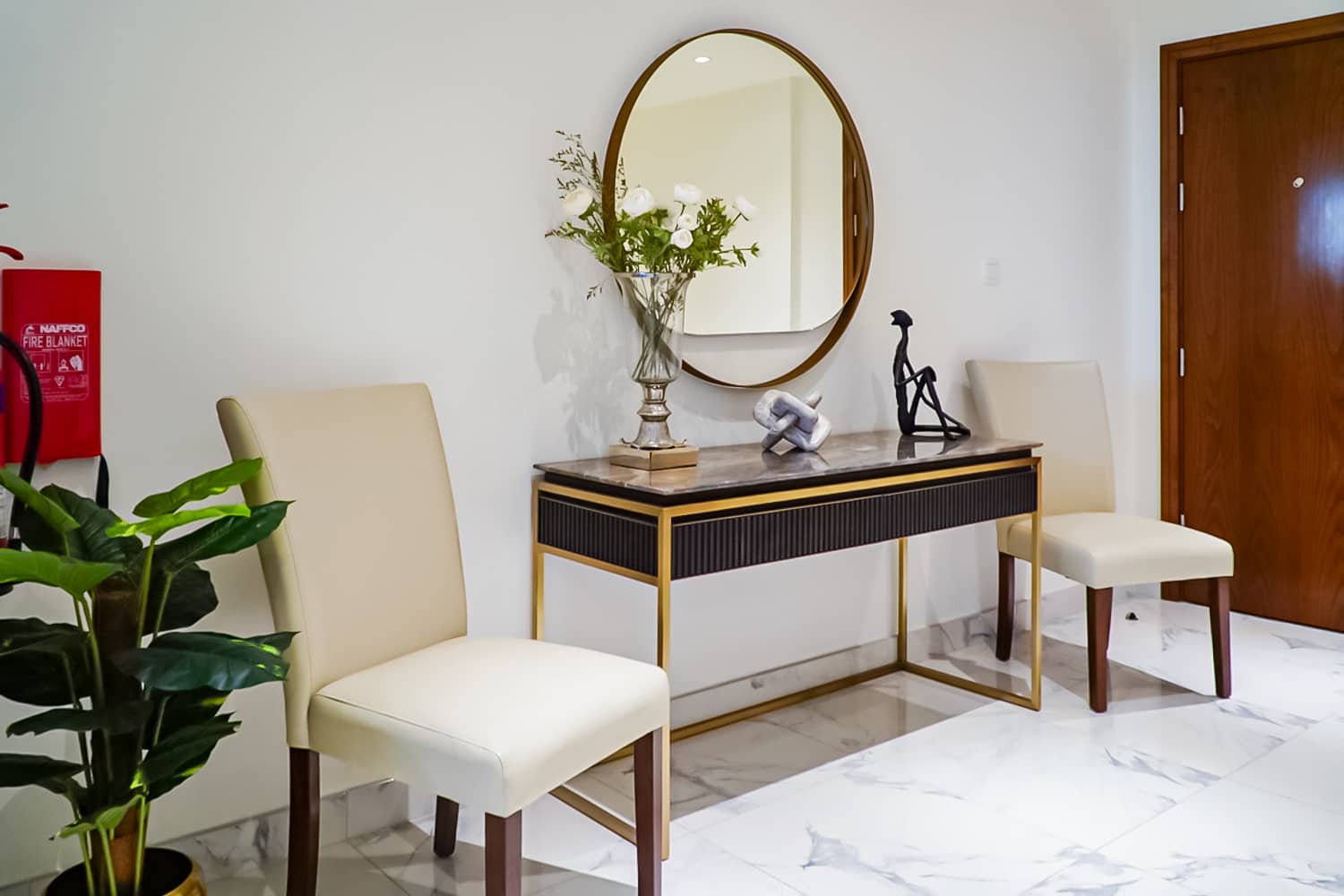 2 Bedroom Apartment in Amna - photo 2