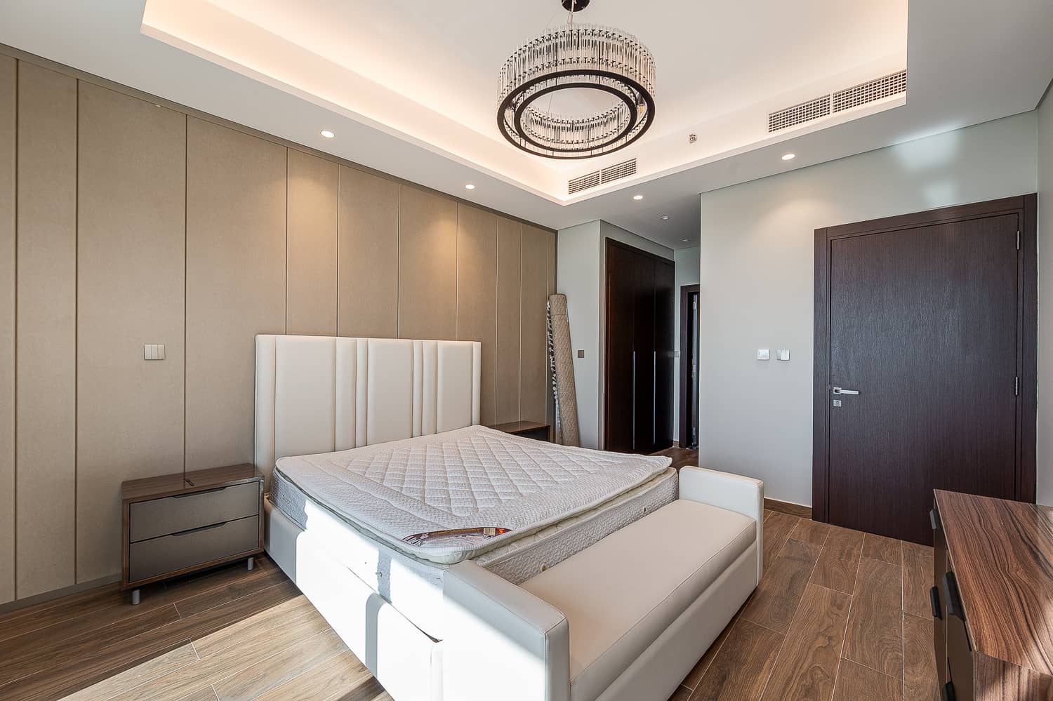 2 Bedroom Apartment in Nobles Tower - photo 2