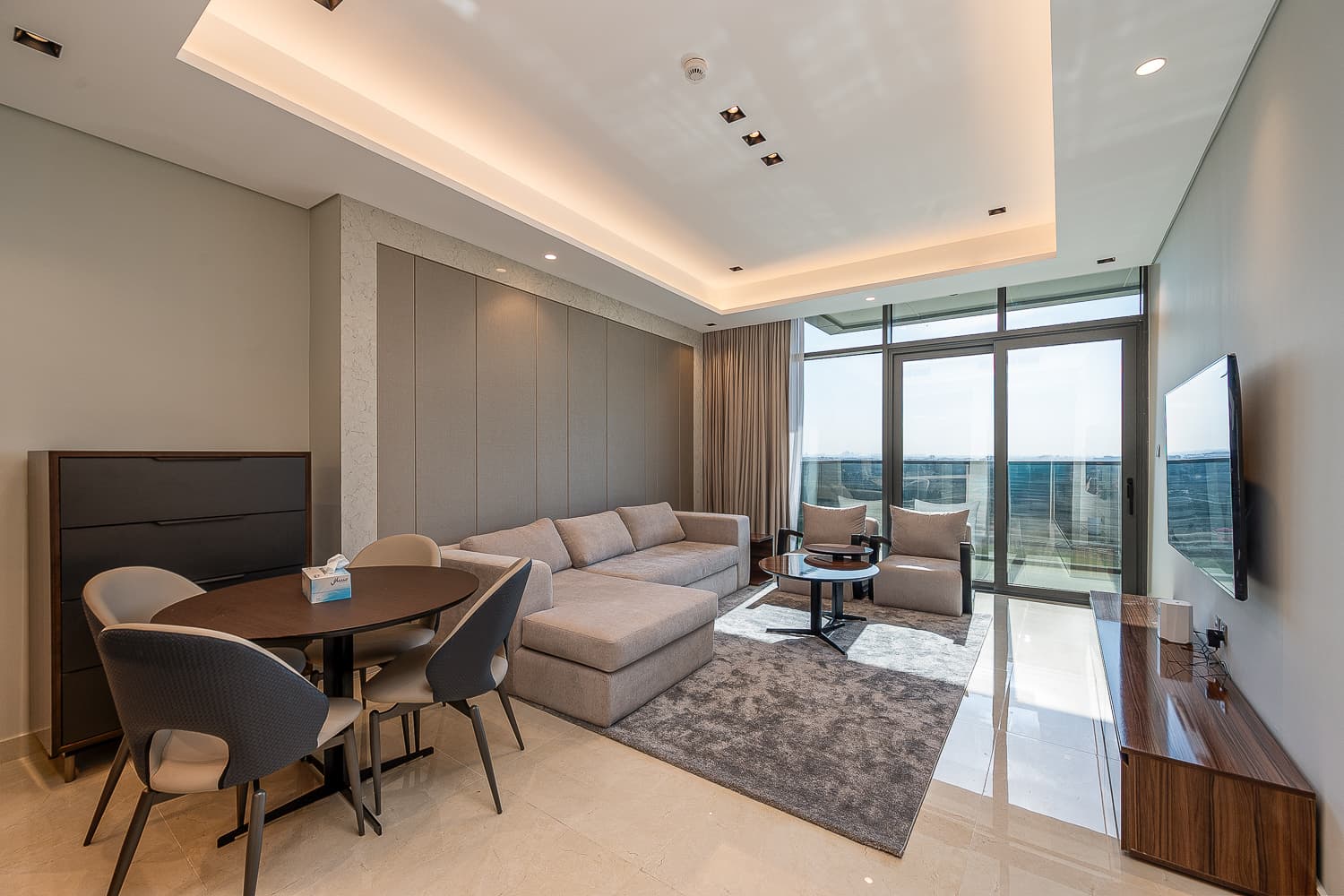 2 Bedrooms Apartment in Nobles Tower - photo 1