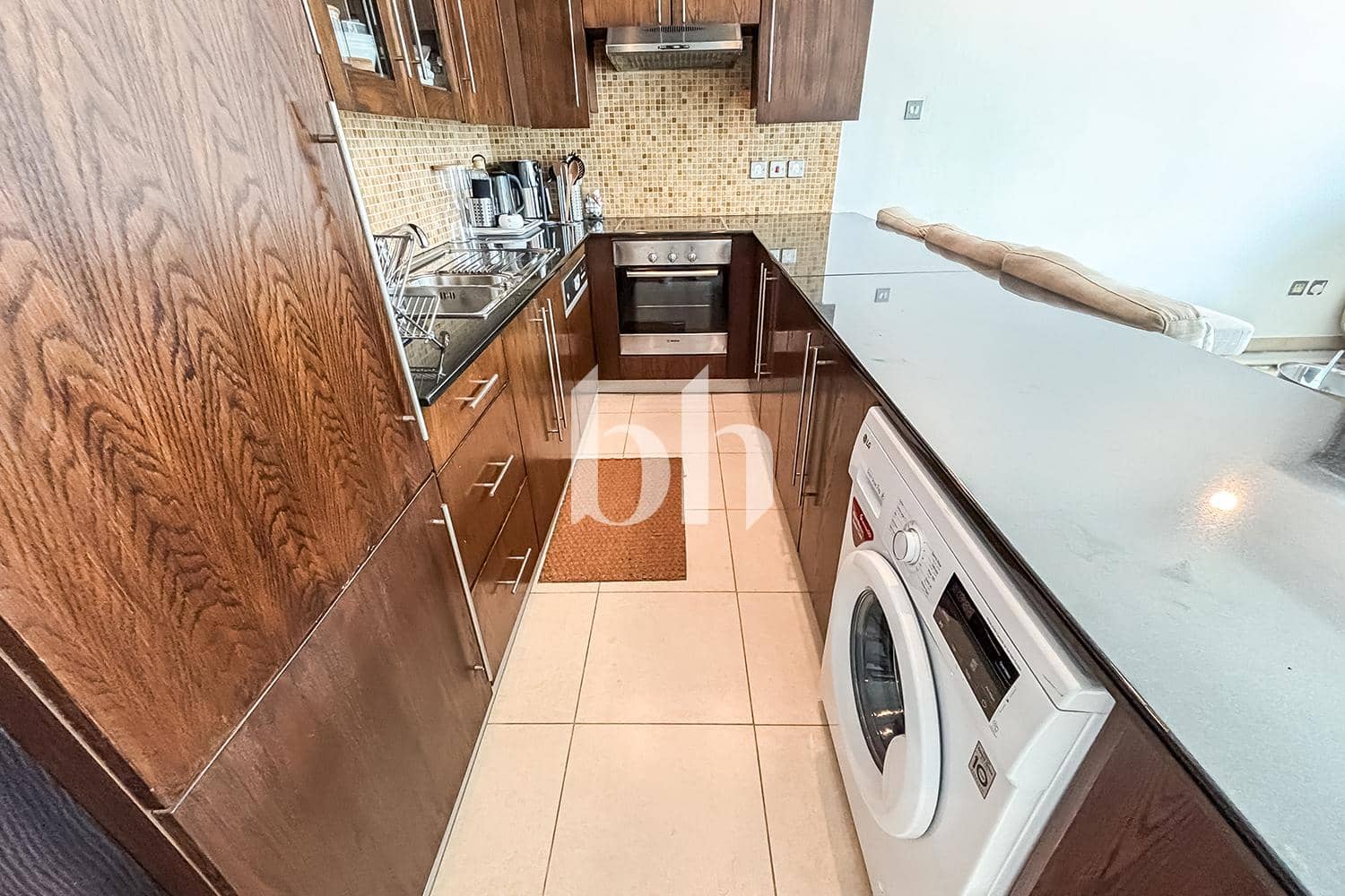 Studio Apartment in 8 Boulevard Walk - photo 2
