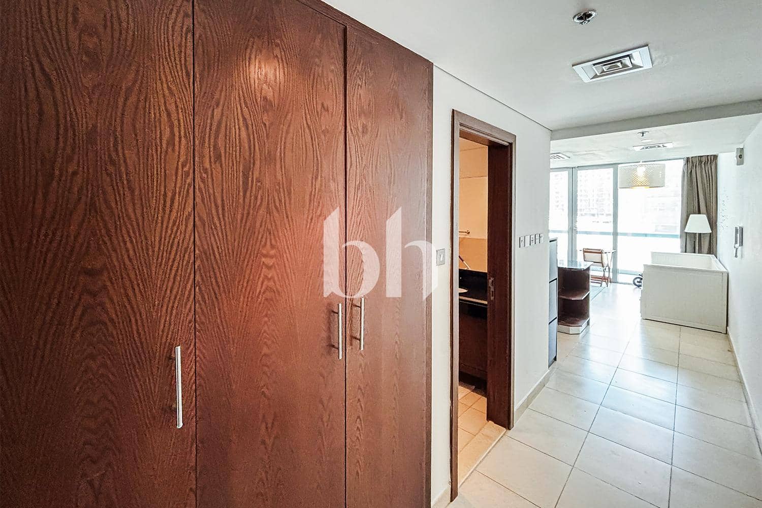 Studio Apartment in 8 Boulevard Walk - photo 1