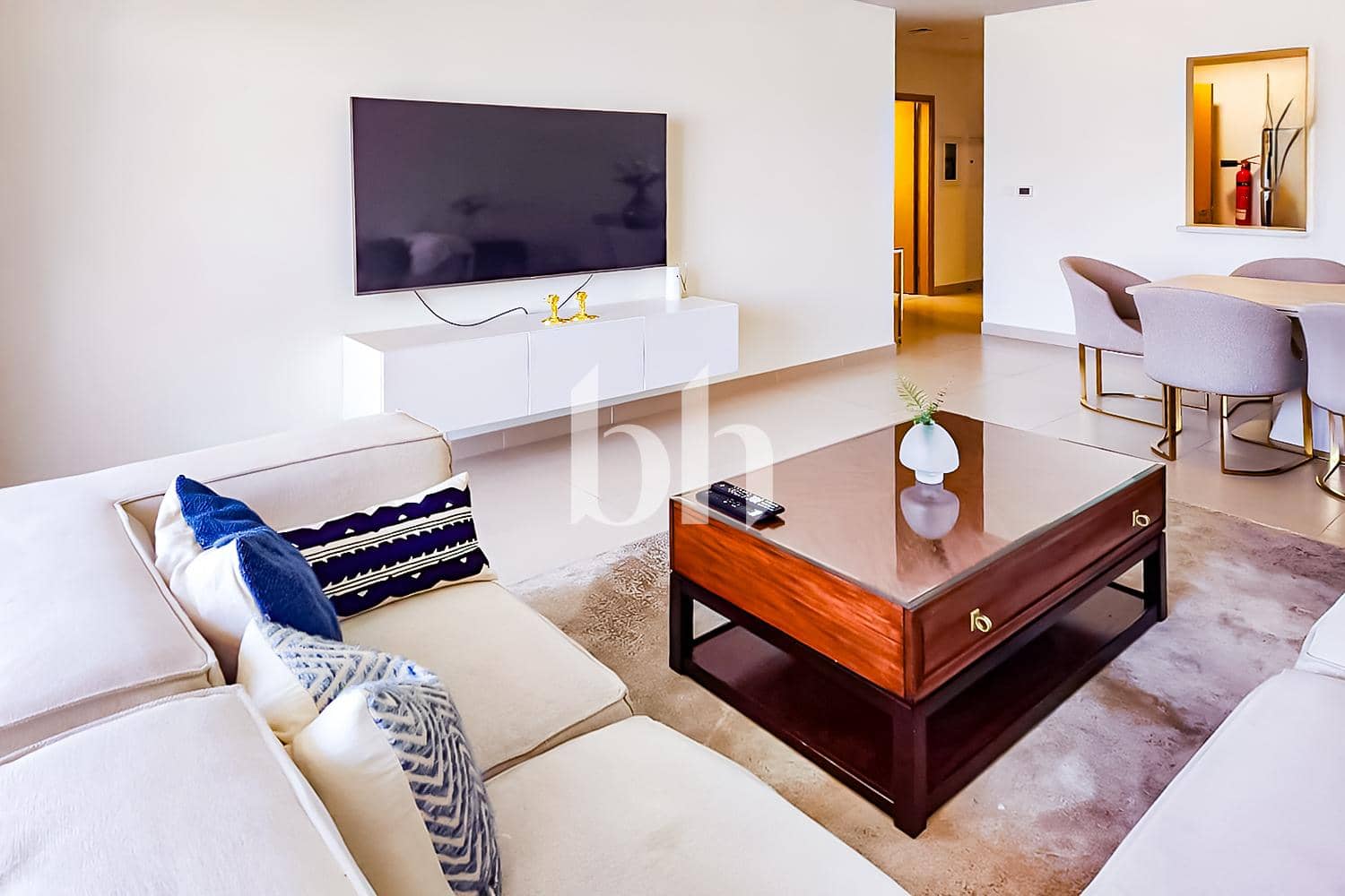 2 Bedroom Apartment in Bellevue Tower 1 - photo 2