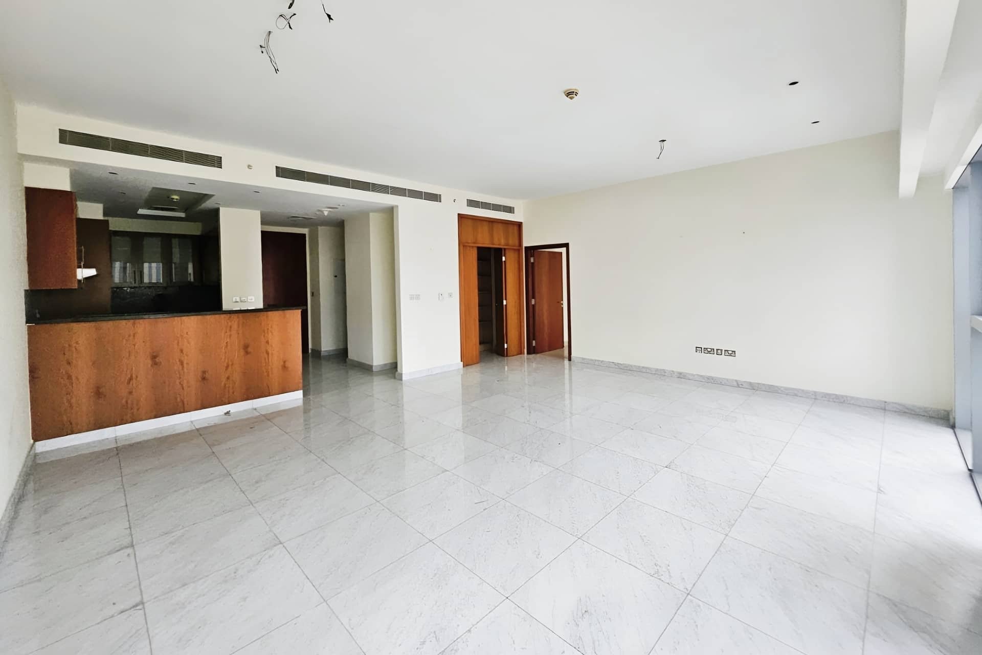 1 Bedroom Apartment in Central Park Residential Tower - photo 1