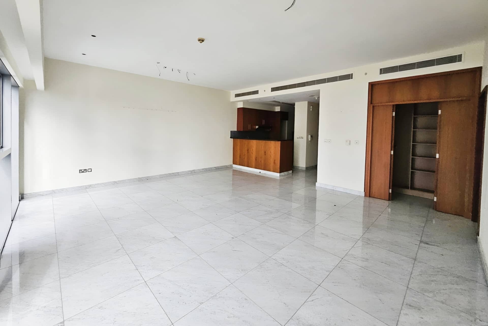 1 Bedroom Apartment in Central Park Residential Tower - photo 2