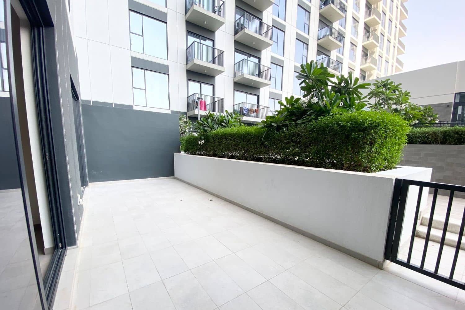 1 Bedroom Apartment in Park Ridge Tower C - photo 2